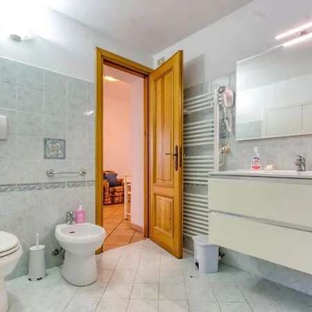 Appartement Awesome Apartment In Recco With Wifi