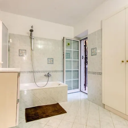 Awesome Apartment In Recco With Wifi *
